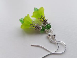 Dinglande lätta örhängen grön blomma Silver krokar